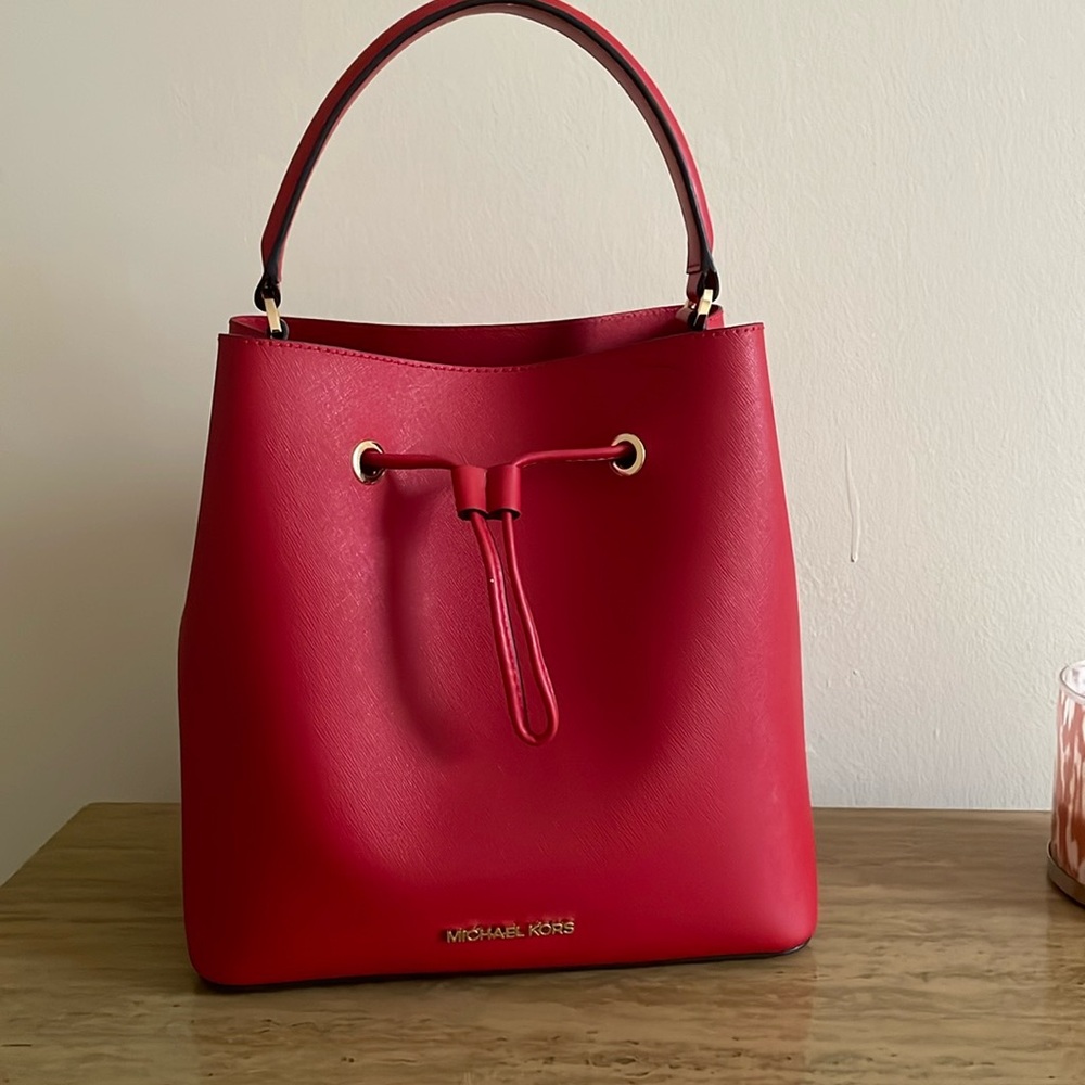 Michael Kors Suri Large Bucket Shoulder Bag